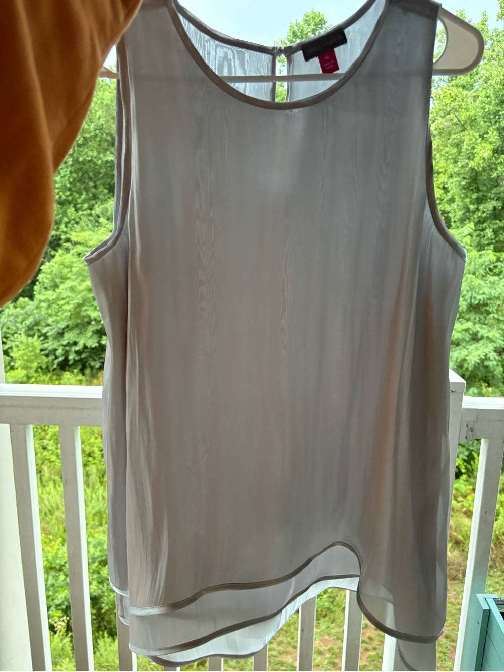 Vince Camuto Sleeveless Shimmery Silver Gray Tiered Blouse - Picture 3 of 3
